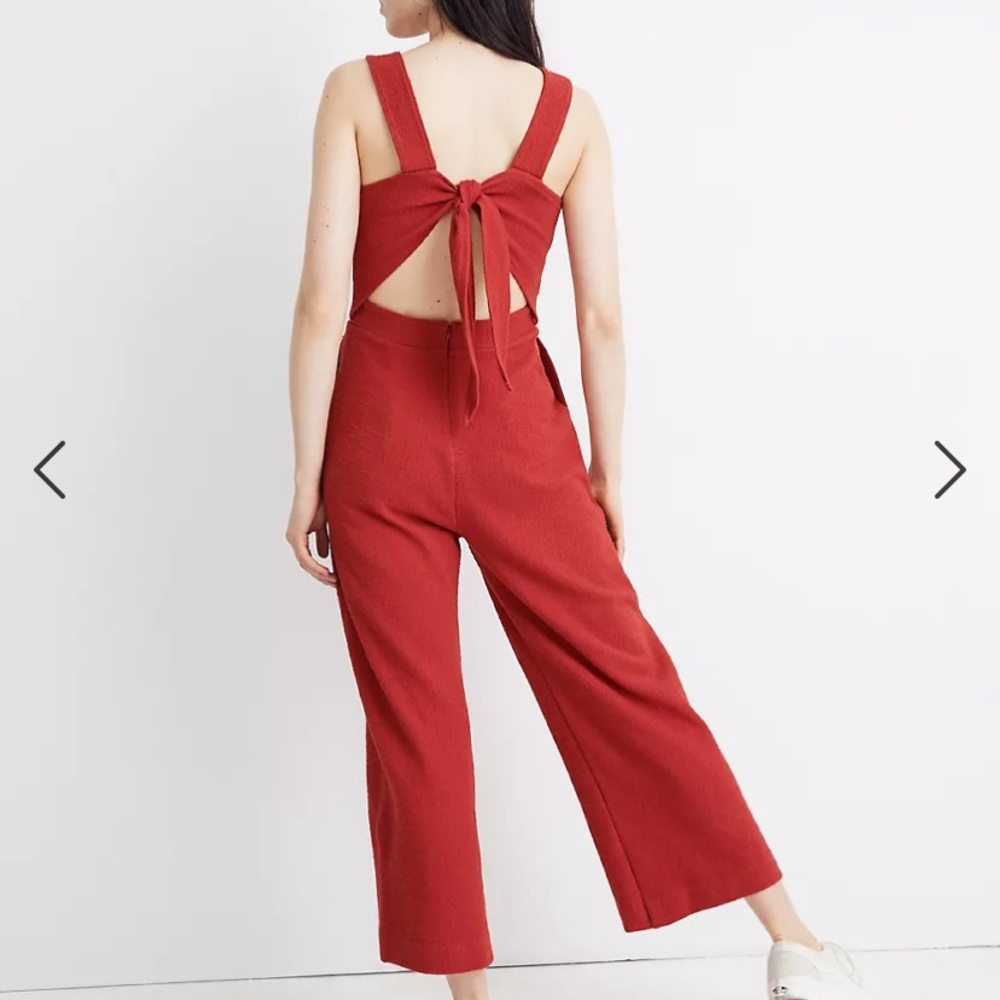 En Thread
Tie-Back Wide-Leg Jumpsuit - Picture 4 of 9